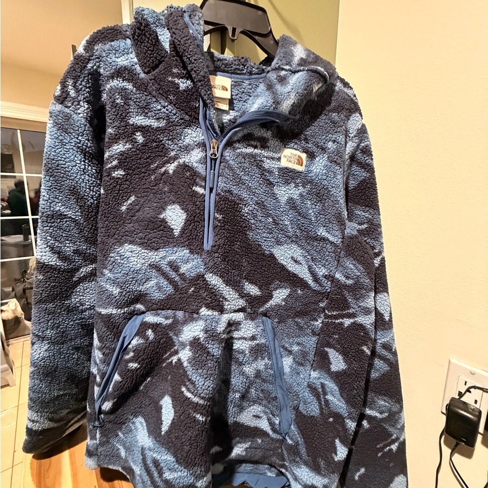 The North Face Men's Black and Blue Fleece Jacket